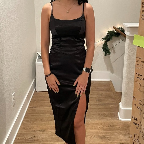 LULUs BLACK MIDI DRESS - Picture 2 of 3